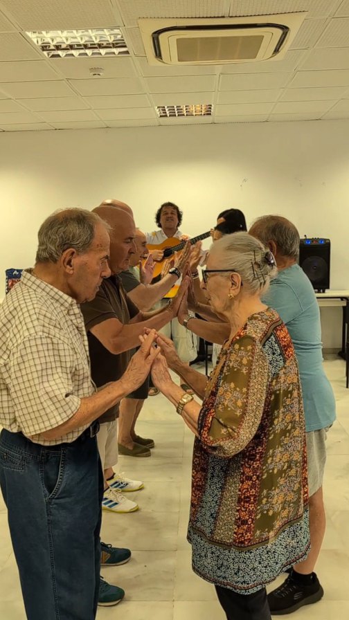 ⭐JUEVES DE MUSICOTERAPIA⭐ Qué rápido se nos pasa la mañana de musicoterapia de la mano de Aula Sonora y su súper profesional Raúl. Ojalá se nos haga la espera igual…