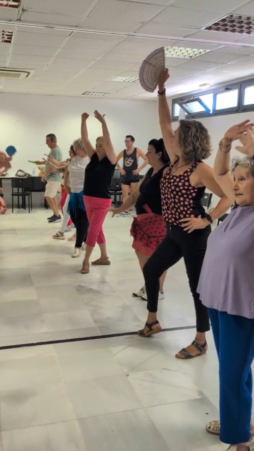 ⭐VIERNES DE BAILE⭐ Y con esta súper energía terminamos la semana de la mano de Juanjo y Jonatan @jujojito @leeico moviendo nuestro cuerpo a ritmo de Fit Gipsy Dance GRACIAS…