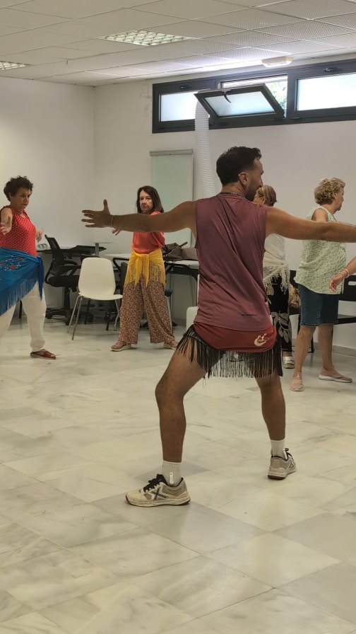 ⭐¡No hemos podido empezar la semana mejor!⭐ Nuestro profe de Fit Gipsy Dance, Joni, nos ha llenado de energía para afrontar la última semana de julio con mucha alegría Qué…