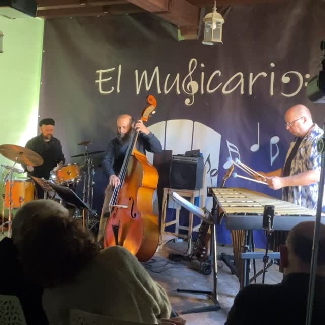 Power of Three en El Musicario