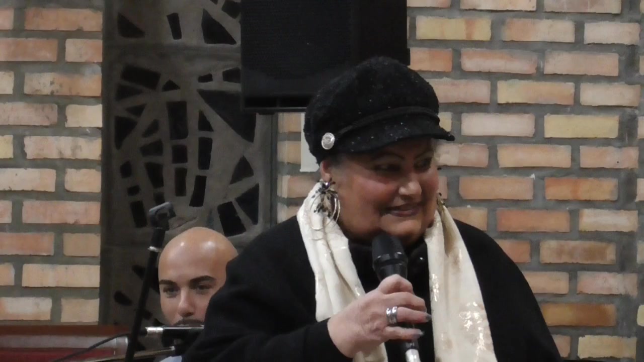 El momento histórico de la noche lo puso la gran artista gaditana Manoli de Gertrudis, fue la protagonista de la zambomba. Manuela Bocalandro Jiménez, Manoli de Gertrudis, además de llevar…