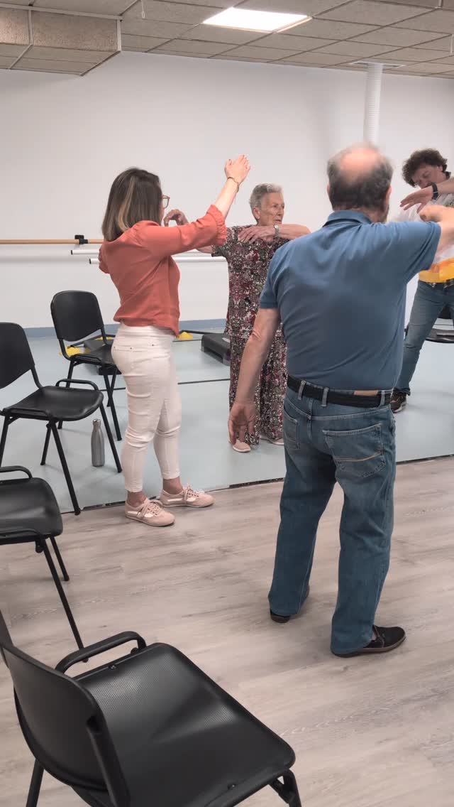 Un mes más POR FIN ha llegado nuestro jueves de MUSICOTERAPIA de la mano de Raúl de @aulasonoracadiz Gracias por hacernos disfrutar mediante la música y hacernos olvidar de todo…